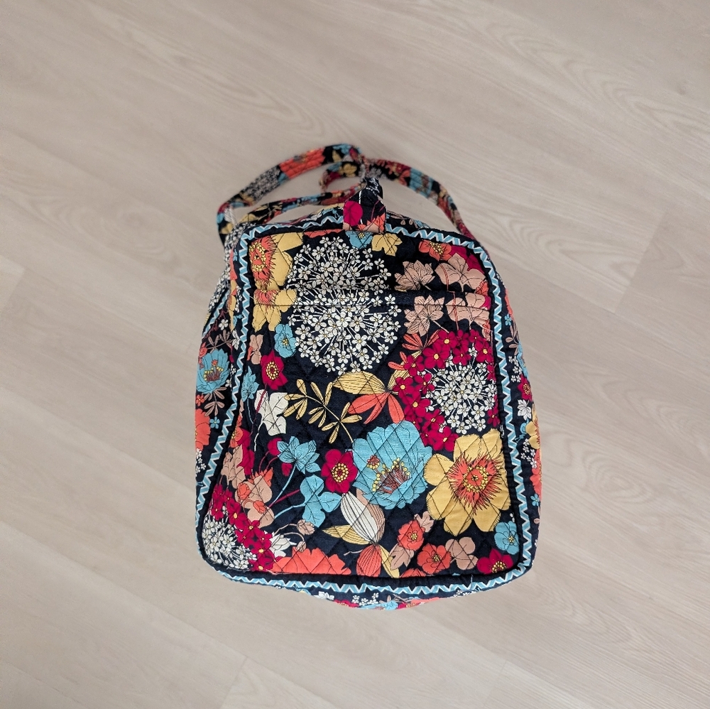 Vera Bradley Medium Duffle Excellent Happy Snails - Picture 10 of 13